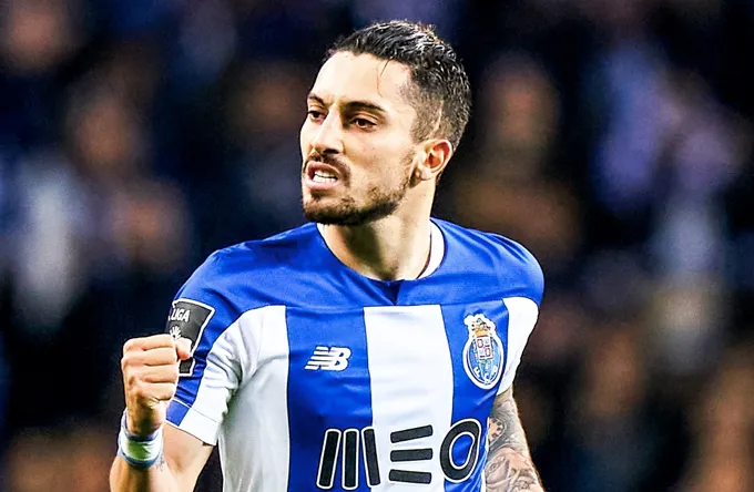 Porto left-back Alex Telles is hopeful a move to Manchester United will happen this week, reports Guardian's Jamie Jackson - Bóng Đá