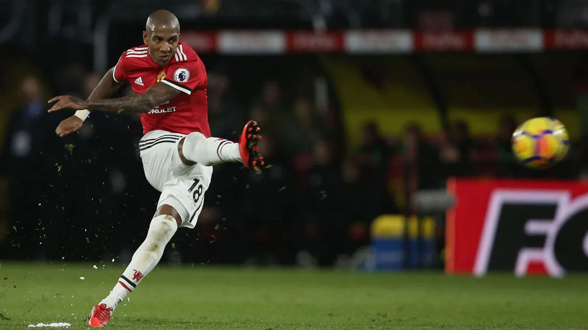 MU và vũ khí bí mật: Phép màu Ashley Young - Bóng Đá