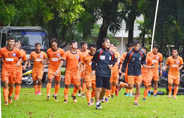 Chờ V-League trở lại, HLV Minh Phương trở lại 