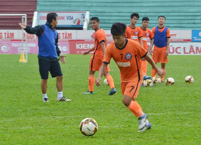 Chờ V-League trở lại, HLV Minh Phương trở lại 