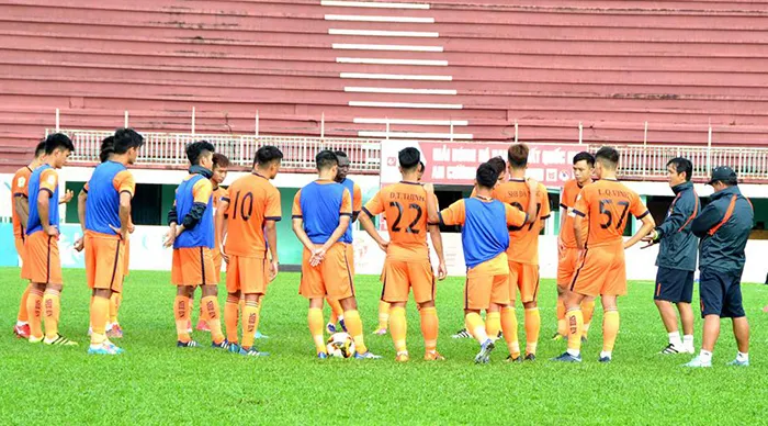 Chờ V-League trở lại, HLV Minh Phương trở lại 