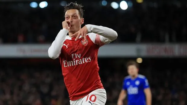 Ozil phản bác chỉ trích: 