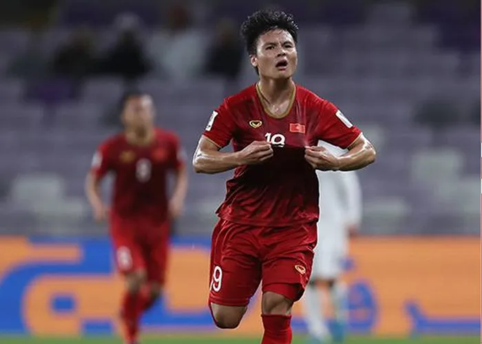 Quang Hải sánh vai cùng Son Heung-min trong top 10 cầu thủ xuất sắc lượt 3 - Bóng Đá