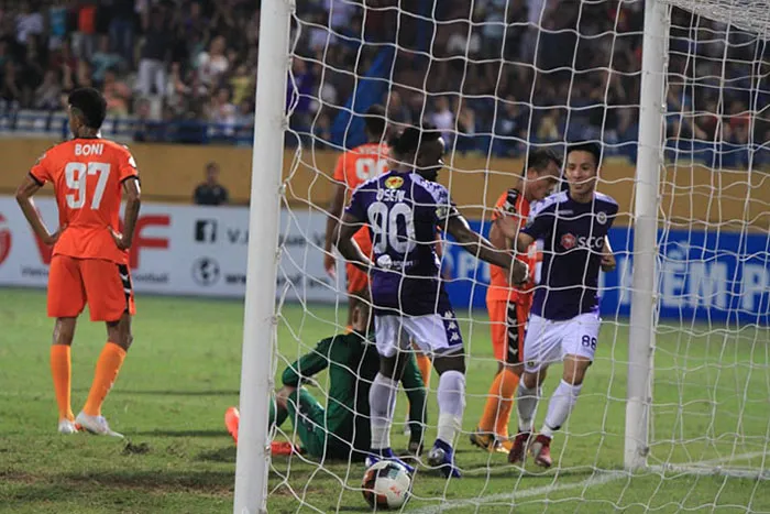 3 trận đấu muộn vòng 10 V-League: Văn Toàn nổ súng, Bùi Tiến Dũng ra mắt Hà Nội - Bóng Đá