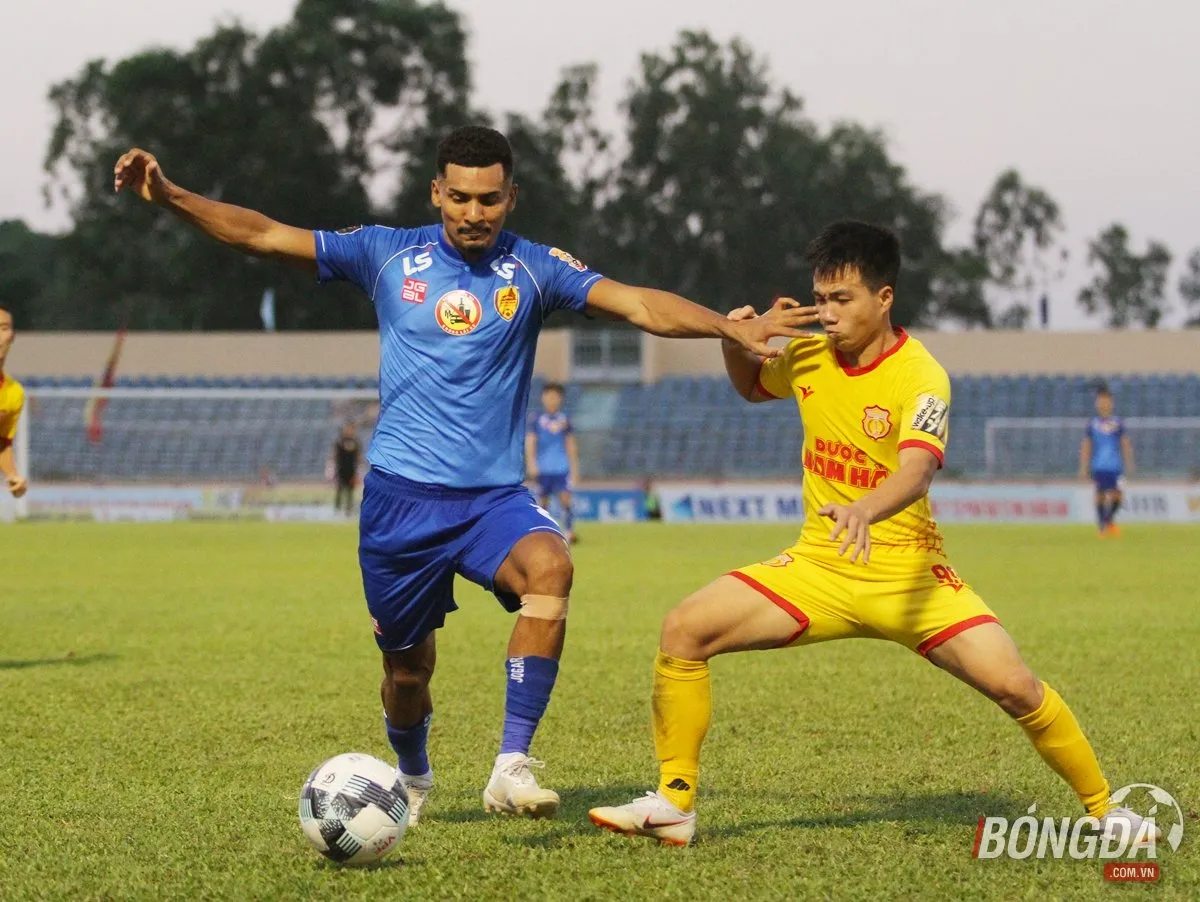 3 trận đấu muộn vòng 10 V-League: Văn Toàn nổ súng, Bùi Tiến Dũng ra mắt Hà Nội - Bóng Đá