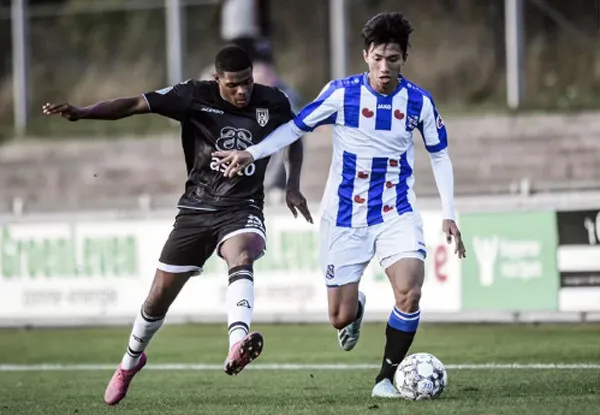 NÓNG: Đoàn Văn Hậu chuẩn bị nhận 1 món quà đặc biệt từ SC Heerenveen - Bóng Đá