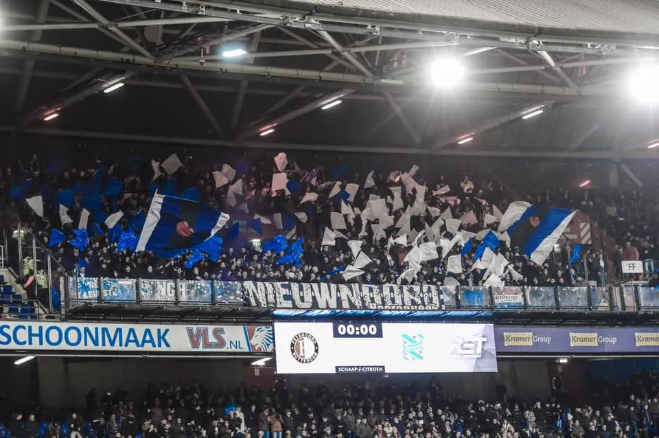 Đoàn Văn Hậu ngồi dự bị trong ngày Heerenveen thua đậm trên sân khách - Bóng Đá