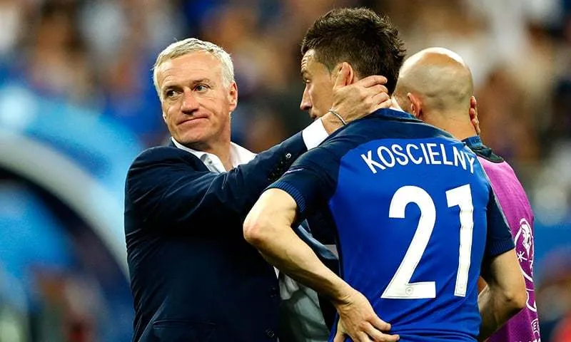 Deschamps phản bác Koscielny - Bóng Đá