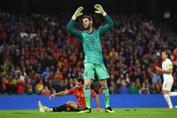 De Gea bị ném đá trên Twitter - Bóng Đá