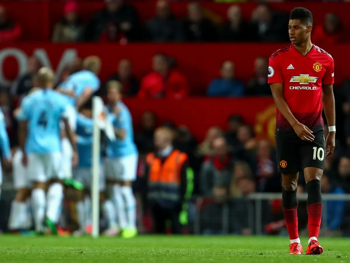 Rashford đến sân tập MU - Bóng Đá