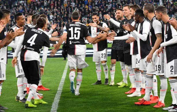 Ảnh Juve nâng cúp - Bóng Đá