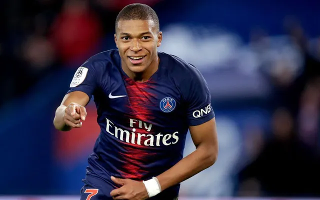 Vinicius Jr. is convinced it's only a matter of time before Paris Saint-Germain star Kylian Mbappe joins his club - Bóng Đá