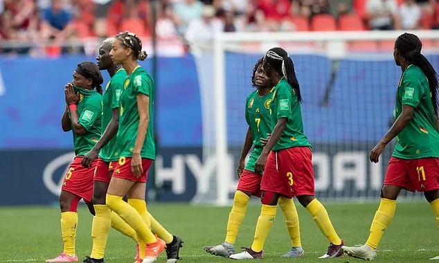 Refusing to restart play, spitting on opponents and 'career-ending' challenges – how England had to put up with Cameroon - Bóng Đá