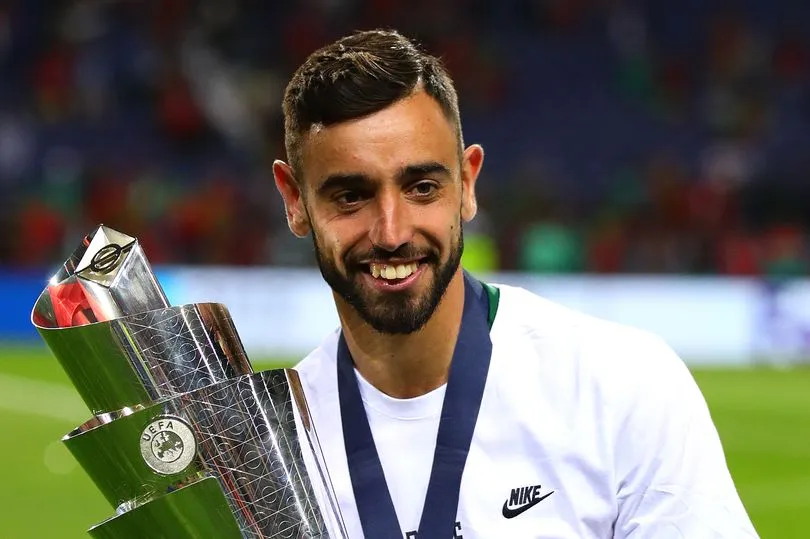 Bruno Fernandes agent 'flies to England to hear Manchester United proposal' - Bóng Đá