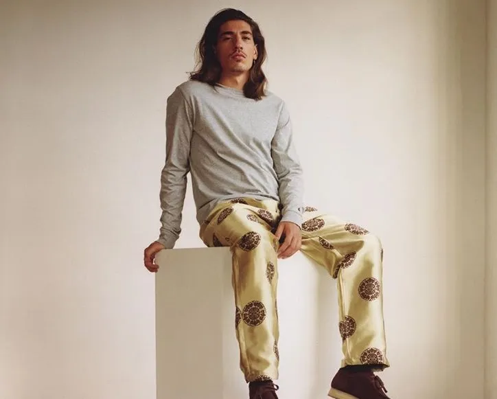 Hector Bellerin ‘living his best life’ as Arsenal star shows he’s over knee injury while strutting on Louis Vuitton Paris catwalk show - Bóng Đá