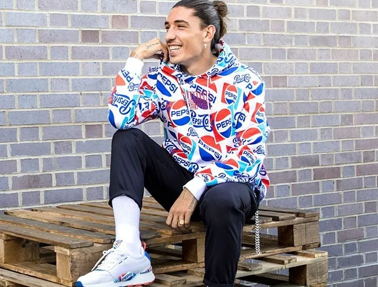 Hector Bellerin ‘living his best life’ as Arsenal star shows he’s over knee injury while strutting on Louis Vuitton Paris catwalk show - Bóng Đá