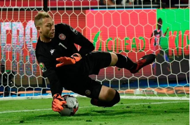 Watch Tunisia keeper ‘do a Kepa’ by refusing to be subbed during AFCON 2019 win over Ghana - Bóng Đá