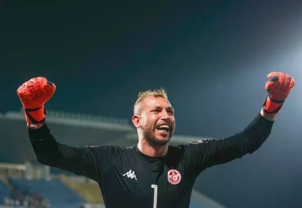 Watch Tunisia keeper ‘do a Kepa’ by refusing to be subbed during AFCON 2019 win over Ghana - Bóng Đá