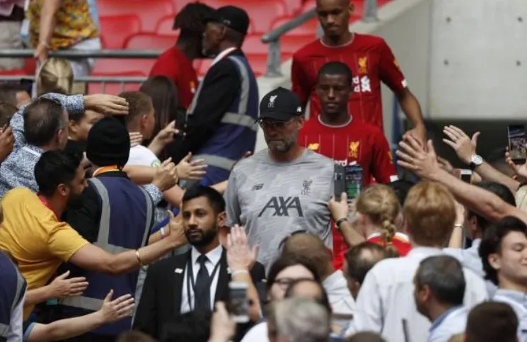 Jurgen Klopp in classy Man City gesture after Liverpool's Community Shield defeat - Bóng Đá