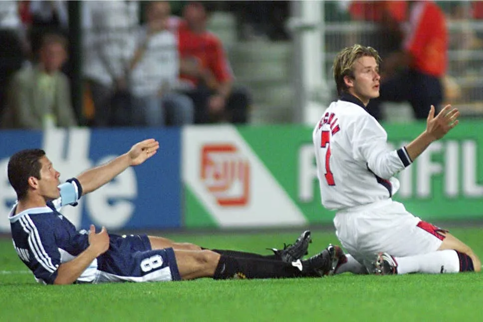Michael Owen hits out at David Beckham and claims he let country down - Bóng Đá