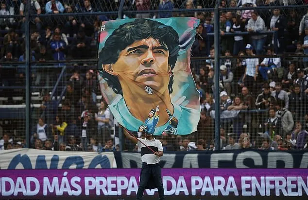  Tearful Diego Maradona leads raucous crowd in anti-English chants as new boss arrives for first training session at Gimnasia's stadium - Bóng Đá