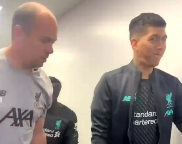 Roberto Firmino's reaction to Sadio Mane and Mohamed Salah after Liverpool beat Burnley - Bóng Đá