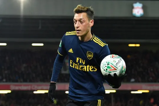 Why Unai Emery subbed off Mesut Ozil during Arsenal's defeat to Liverpool - Thỏa thuận Emery - Bóng Đá