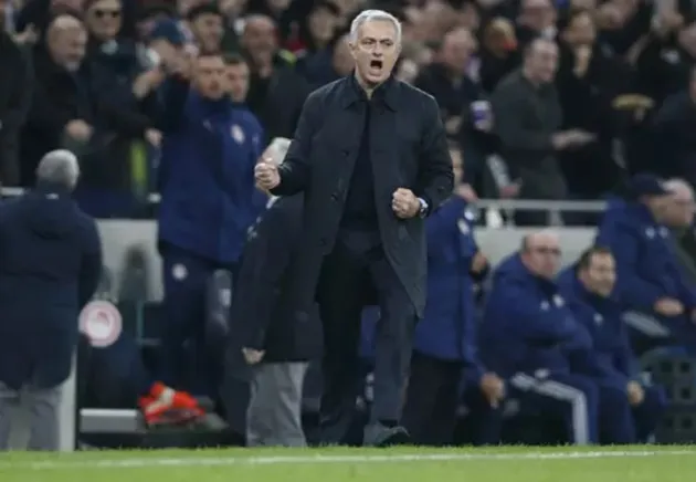Jose Mourinho Awkwardly Left Son Heung-Min Hanging After Tottenham’s Champions League Comeback - không bắt tay - Bóng Đá