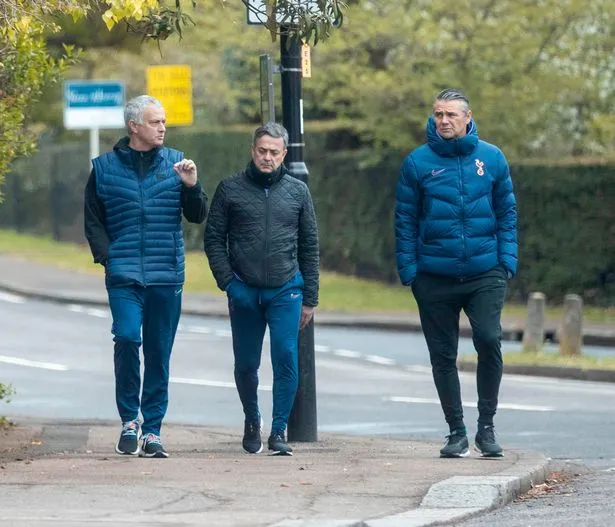 Mourinho Living at Spurs Training Ground - Bóng Đá