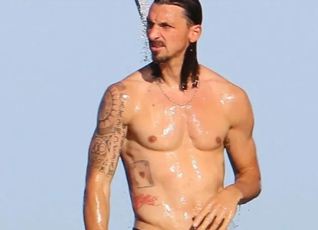 Zlatan Ibrahimovic keeps himself fit with yacht workout amid Leeds transfer talk as wife Helena Seger tops up tan - Bóng Đá