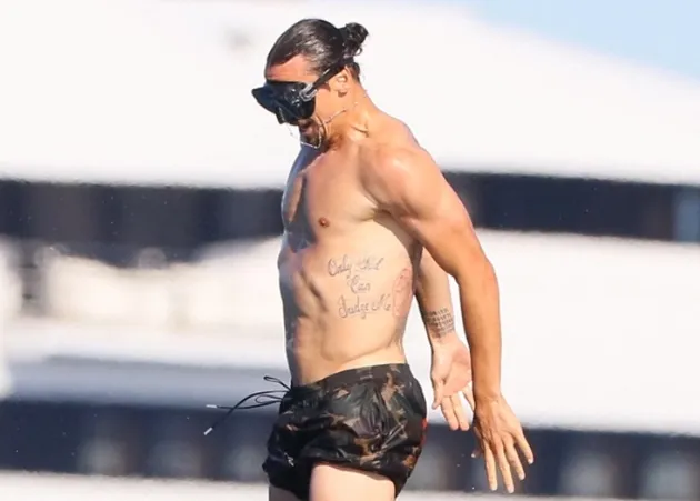 Zlatan Ibrahimovic keeps himself fit with yacht workout amid Leeds transfer talk as wife Helena Seger tops up tan - Bóng Đá