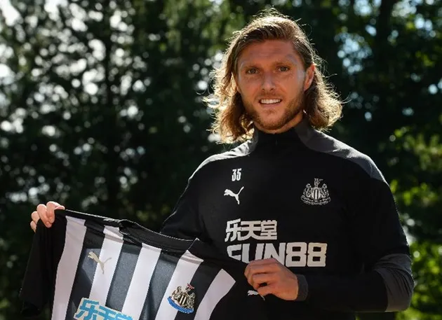 Newcastle confirm signing of Republic of Ireland international Jeff Hendrick - Bóng Đá