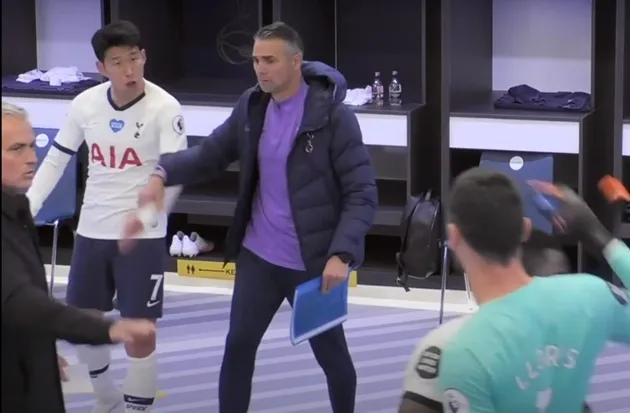 Son Feels the Fury of Lloris at Half-Time for not Tracking Back! - Bóng Đá