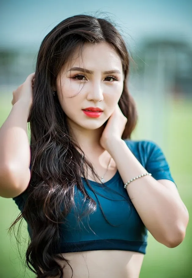 Hot girl xinh đẹp trên VTV cổ vũ tuyển Pháp, mơ ước làm phóng viên ảnh - Bóng Đá