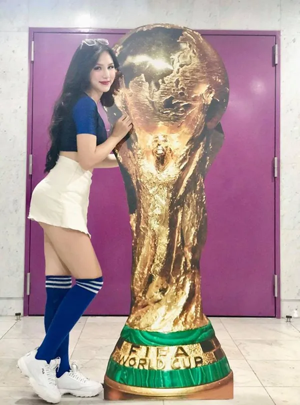 Hết mình cùng Pháp-Croatia suốt World Cup là 2 cô gái bốc lửa này! - Bóng Đá