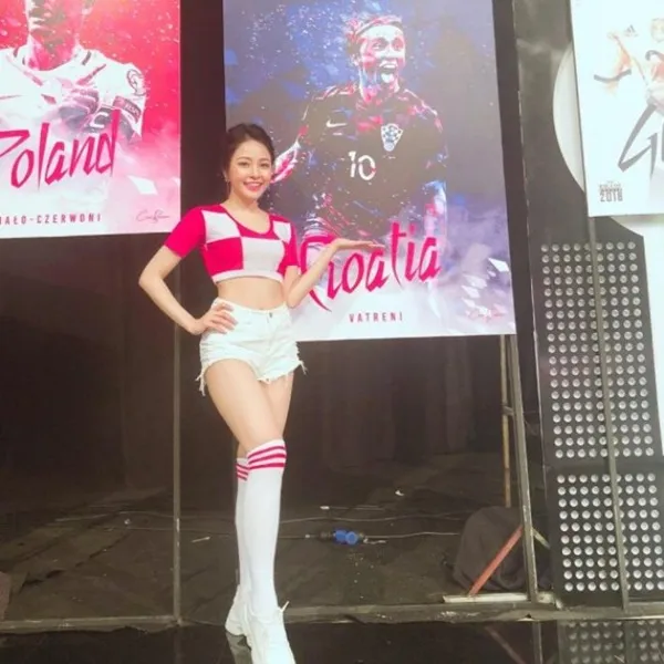Đọ nhan sắc nóng bỏng các hotgirl Việt cổ vũ Pháp và Croatia - Bóng Đá