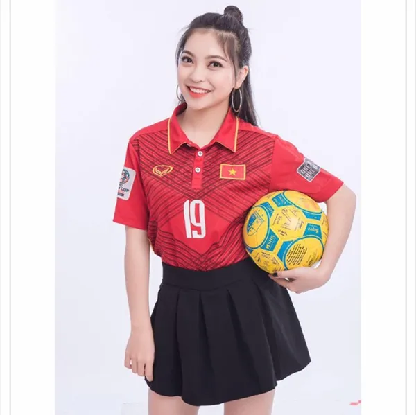 Nhan sắc xinh đẹp của bạn gái tiền vệ Quang Hải - Bóng Đá