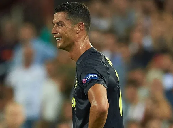 Sau thẻ đỏ của Ronaldo, Champions League cần sử dụng VAR - Bóng Đá