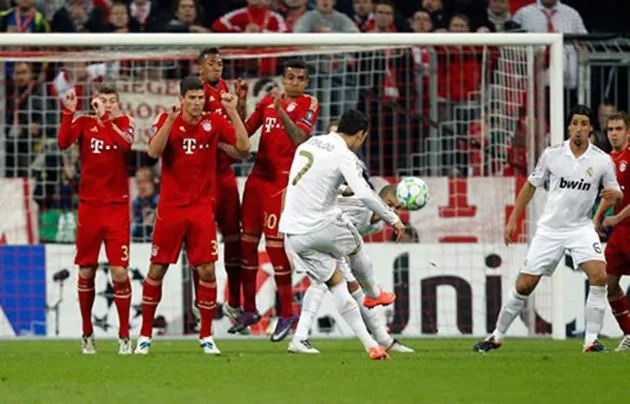 Chùm ảnh: Cột mốc 100 và 6 lần xé lưới Bayern Munich của Cristiano Ronaldo - Bóng Đá