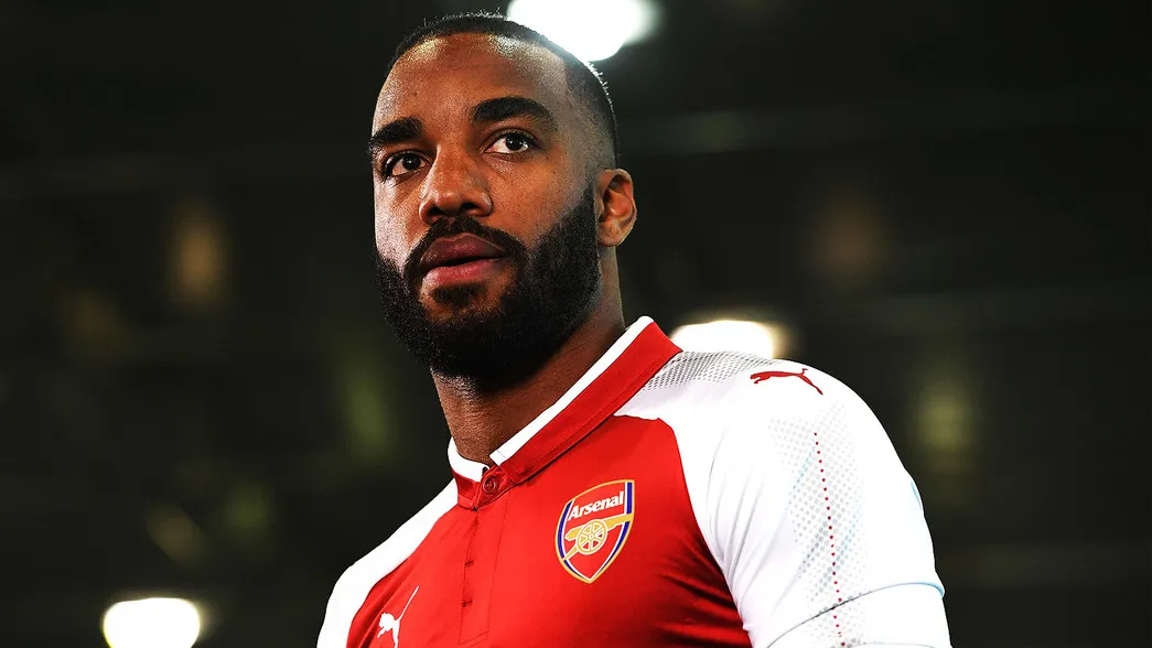 Wenger: Lacazette sẽ ra sân nay mai - Bóng Đá