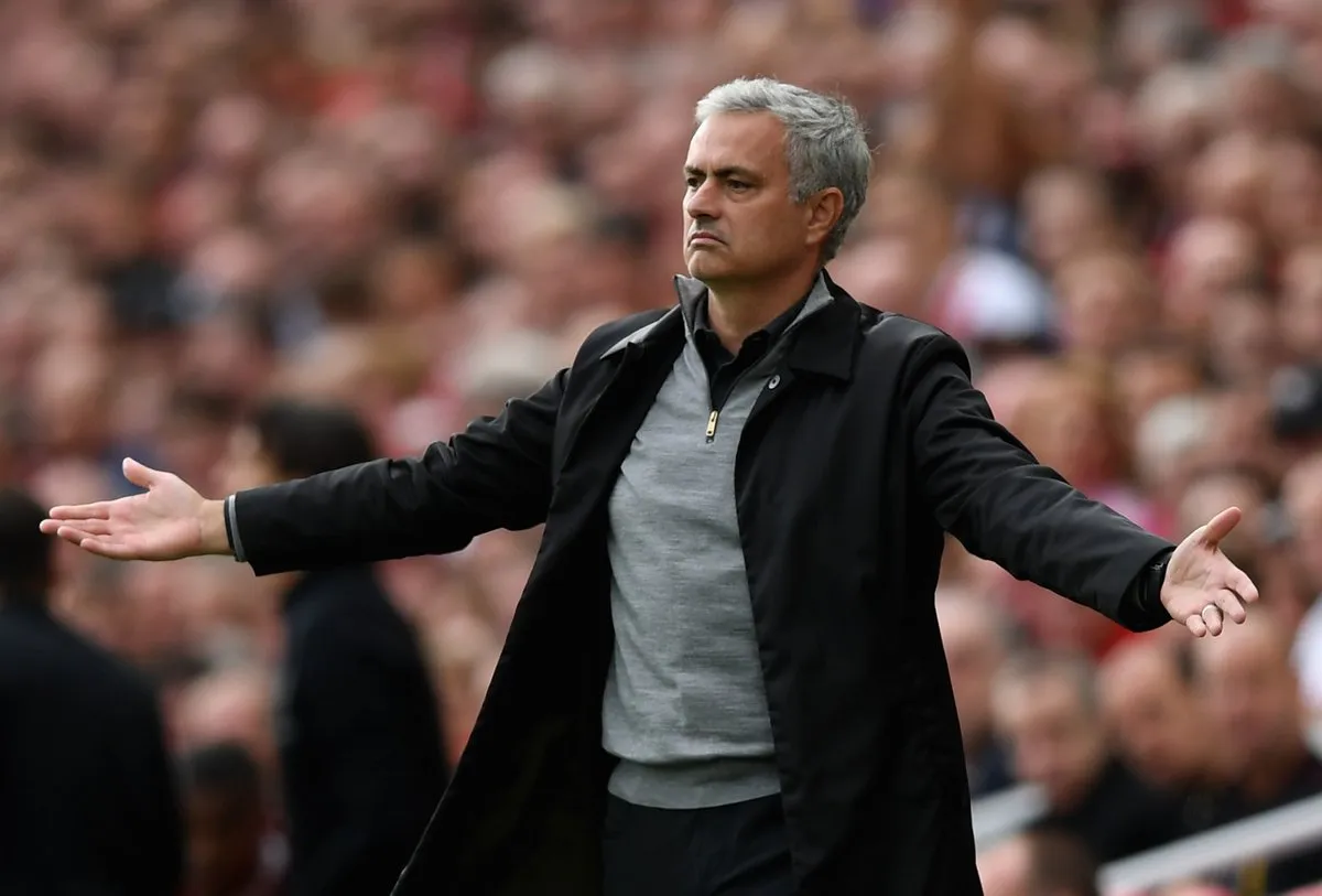 Xe buýt hai tầng của Mourinho đã thành công! - Bóng Đá