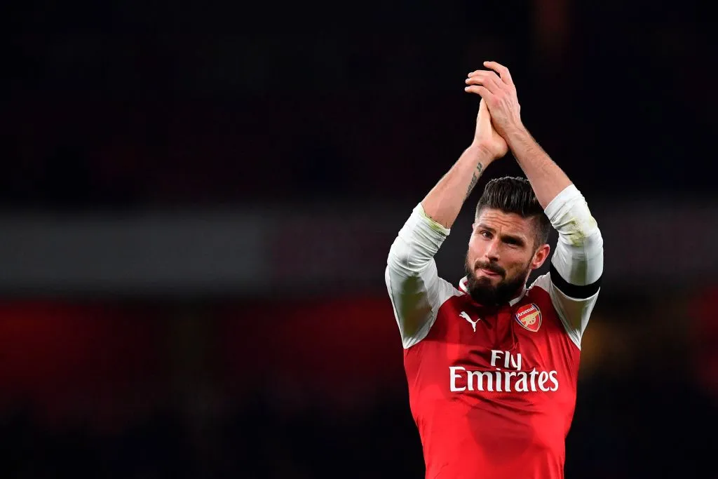 Ghi bàn dễ như ăn kẹo, Giroud soán ngôi huyền thoại M.U - Bóng Đá