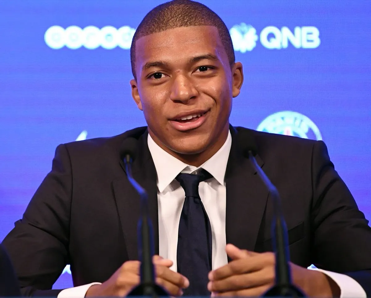 Kylian Mbappe - Phía trước là bầu trời - Bóng Đá