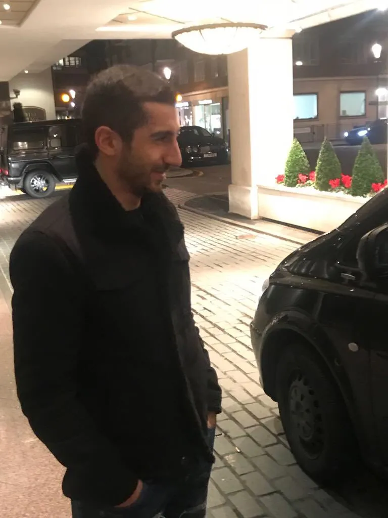 CỰC NÓNG: Mkhitaryan có mặt ở London, ký hợp đồng với Arsenal - Bóng Đá