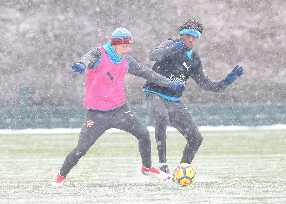 Tuyết rơi trắng xóa, Arsenal vùi đầu tập luyện - Bóng Đá