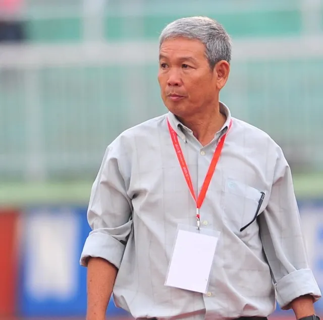 Điểm tin bóng đá Việt Nam sáng 26/09: Loại Kiatisak, chuyên gia Việt ủng hộ HLV Mai Đức Chung - Bóng Đá