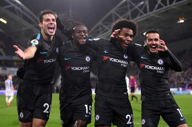 CĐV Chelsea bẽ mặt vì ‘thiếu kiến thức’ về Huddersfield - Bóng Đá