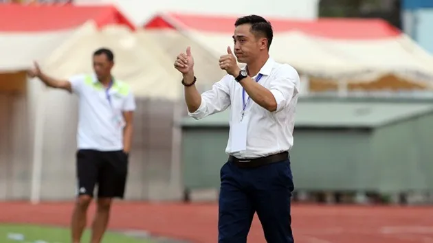 Cựu HLV Sài Gòn FC bảo vệ thủ môn Bùi Tiến Dũng sau sai lầm - Bóng Đá