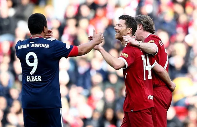 Carragher tái xuất, huyền thoại Liverpool hòa Bayern 5-5 - Bóng Đá