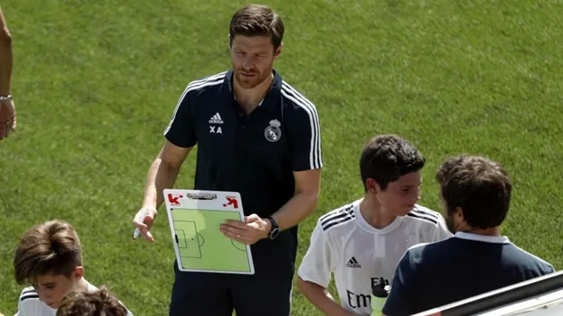 Xabi Alonso huấn luyện đội trẻ Real - Bóng Đá